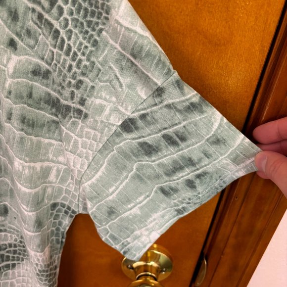 White Birch‎ snake skin top Size Medium Comfy - Picture 3 of 9